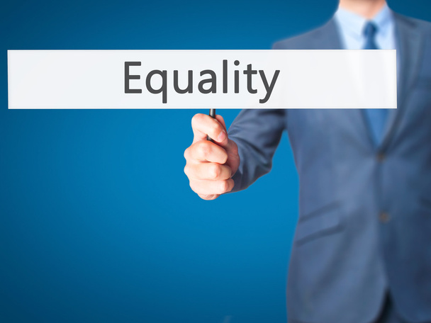 Egyenlőség-az üzletember kezében jel - Fotó, kép