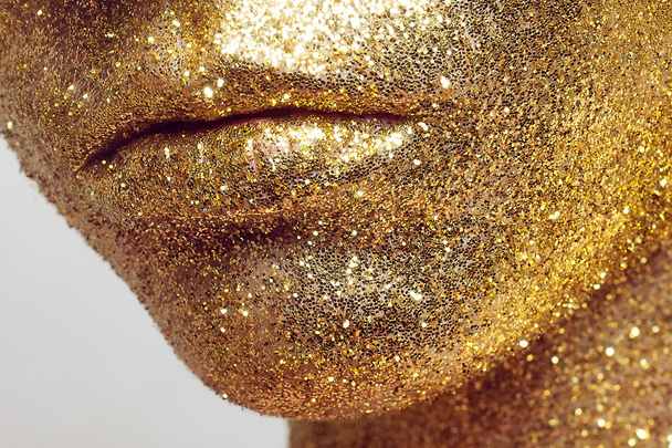 Magic Girl Portrait in Gold. Golden Makeup - Foto, Bild