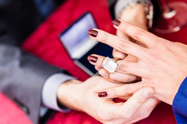 Man wearing engagement ring to female - Zdjęcie, obraz