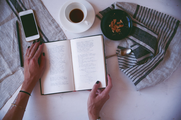kahve ve en sevdiğiniz kitap - Fotoğraf, Görsel