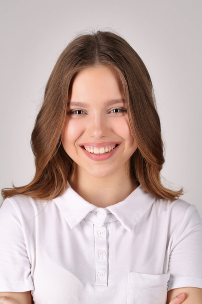 Girl in T-shirt. Close up. White background - Foto, afbeelding
