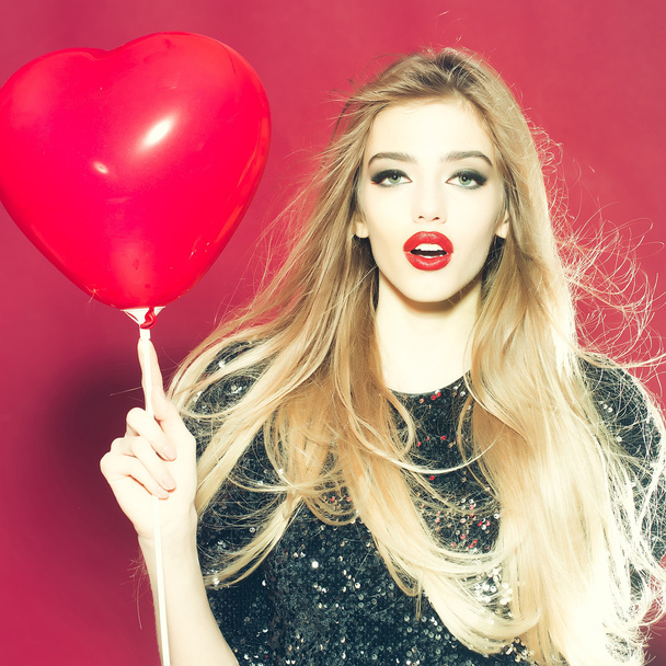 Woman with heart balloon - Foto, Imagem