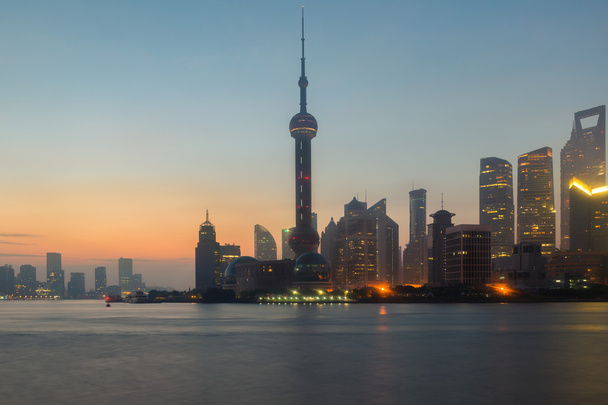shanghai, Skyline der chinesischen Stadt am Huangpu-Fluss in shanghai, c - Foto, Bild