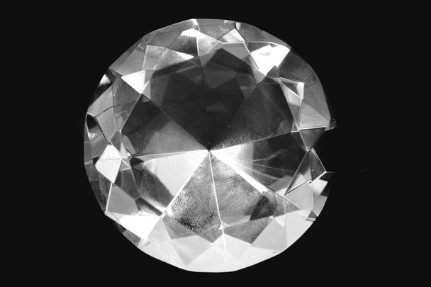 Diamante en el fondo negro
 - Foto, Imagen
