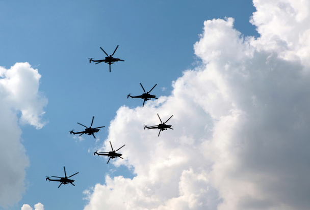 Gruppo di elicotteri in volo
 - Foto, immagini
