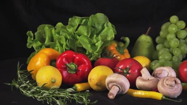 Barwna mieszanka owoców i warzyw - Materiał filmowy, wideo