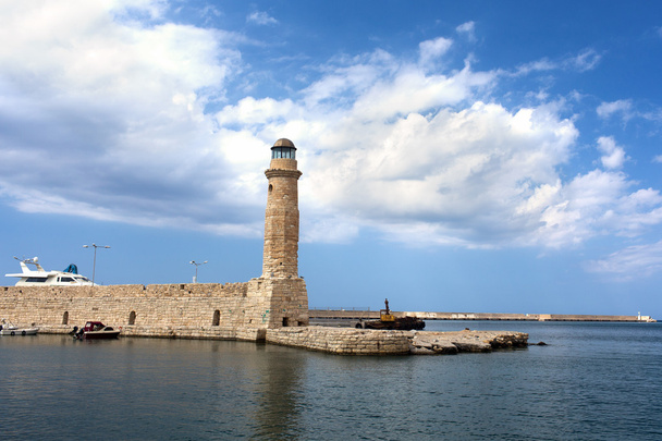 Lighthouse showing the way to the sea - Φωτογραφία, εικόνα