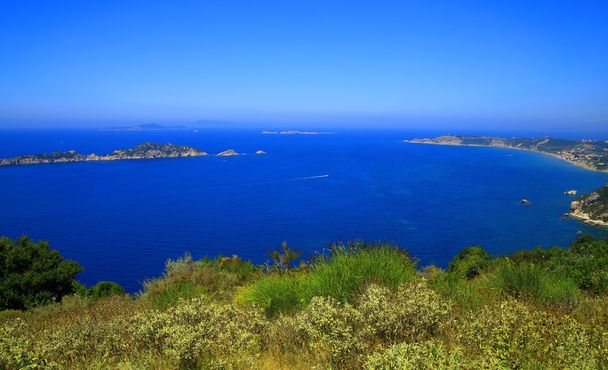 widok na Arillas (Agiou Georgiou Arillas) na wyspie Korfu (gree - Zdjęcie, obraz