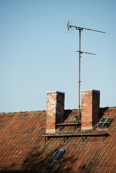 Antenne sur un toit
 - Photo, image