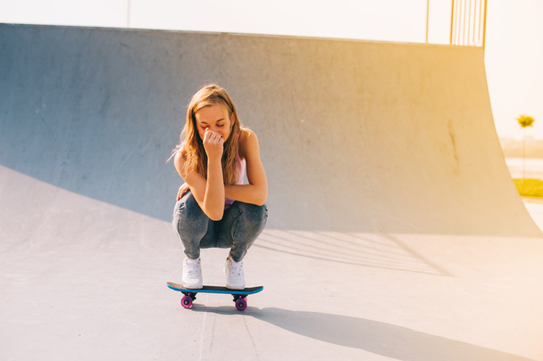 Beautiful girl with skateboard - Fotoğraf, Görsel