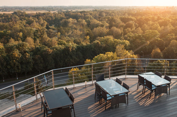 beautiful sunset view from rooftop restaurant; - Foto, Imagen