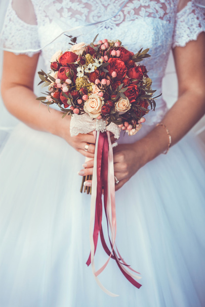 Bride in White Dress Holding Splendid Bridal Boquet - Foto, Imagen