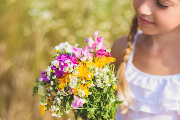 This field bouquet is wonderful - Foto, imagen