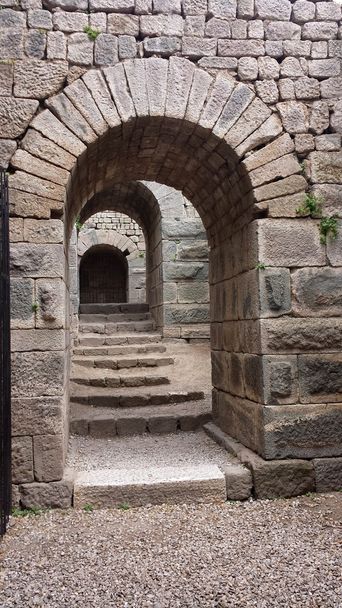 Couloir voûté en pierre
 - Photo, image