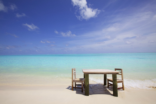 Mesa para dois em Tropical Island Beach
 - Foto, Imagem