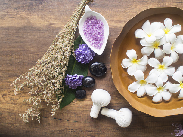 Tratamiento y masaje Spa scrub, Tailandia, enfoque suave
 - Foto, Imagen