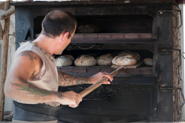 introduction de la pâte artisanale au four
 - Photo, image