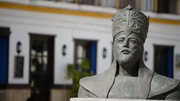 Busto de caudillo árabe del Almanzor en pueblo andaluz
 - Metraje, vídeo