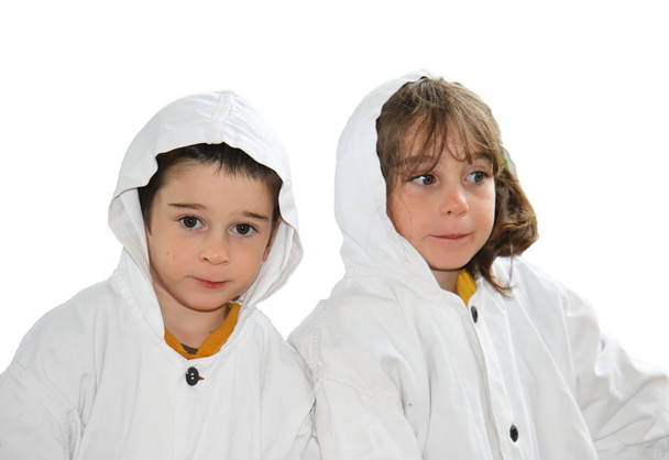 Mignon petit garçon et fille en manteaux blancs
 - Photo, image