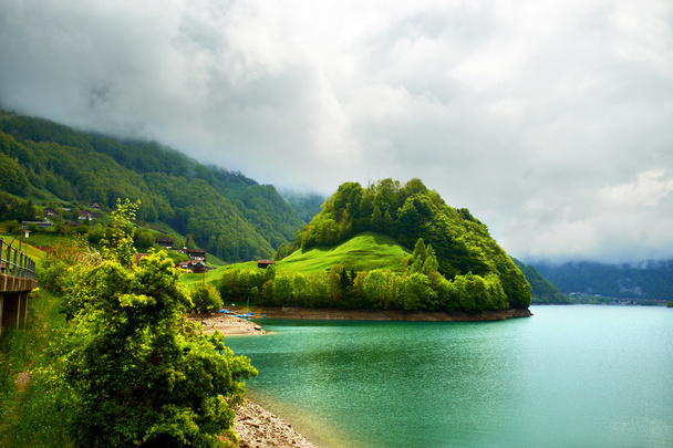 Lungern järvi Sveitsissä
  - Valokuva, kuva