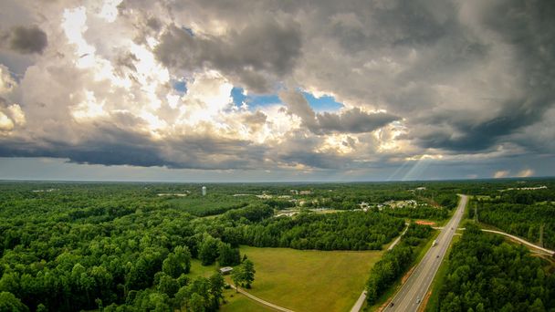 Himmel und Wolken Sonnenuntergang Landschaft über York South Carolina - Foto, Bild