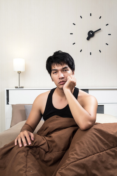 Asiático homem apenas acordou de manhã
 - Foto, Imagem