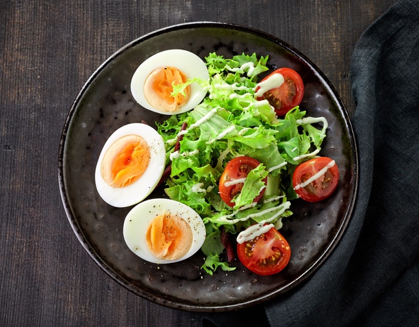 Salat mit gekochten Eiern - Foto, Bild