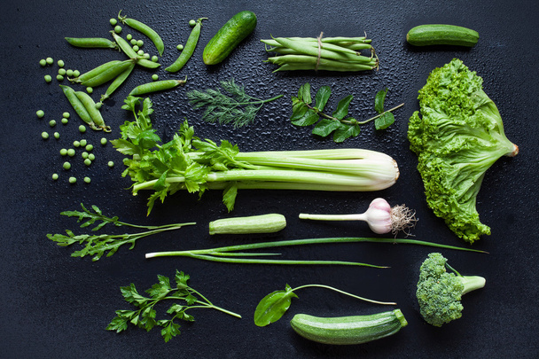 Raccolta di verdure verdi fresche
  - Foto, immagini