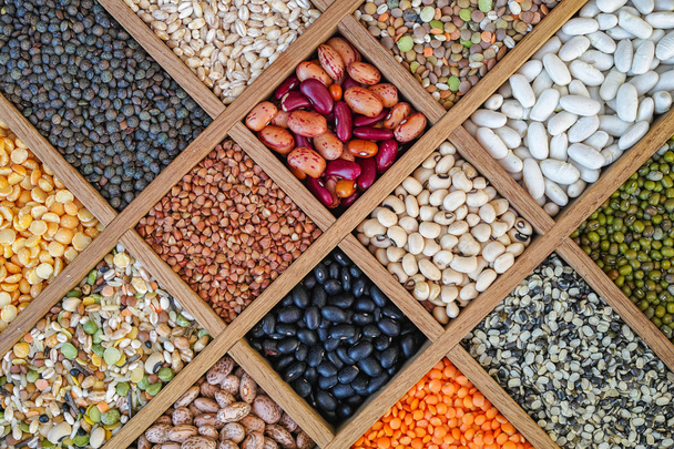 Сбор чечевицы, бобов, гороха, зерна, крупы, сои
 - Фото, изображение