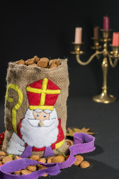 Sac St. Nicholas pour enfants rempli de biscuits hollandais traditionnels
 - Photo, image