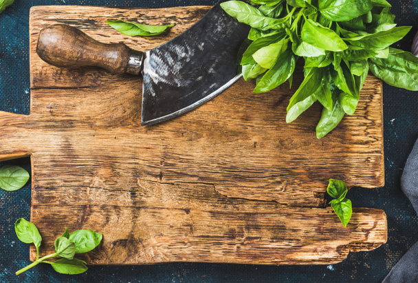 Fresh green basil leaves with herb chopper knife - Valokuva, kuva