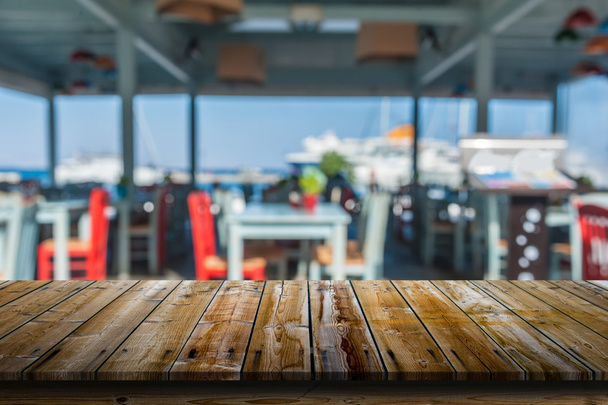 Table in front of a blurred restaurant - Fotoğraf, Görsel