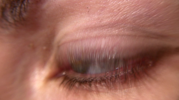 Mujer ojo macro
 - Metraje, vídeo