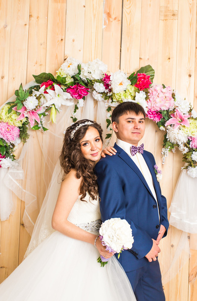 Portrait of a young bride and groom posing together. - 写真・画像
