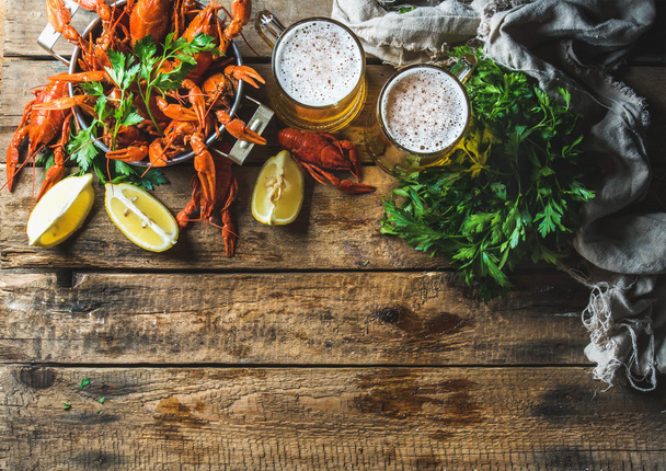 Wheat beer and boiled crayfishes - Foto, Imagen