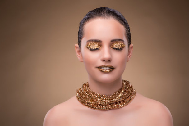 Elegant woman with jewellery in fashion concept - Fotografie, Obrázek