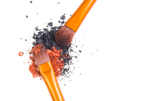 Professional makeup brushes set and loose powder eyeshadows isol - Φωτογραφία, εικόνα
