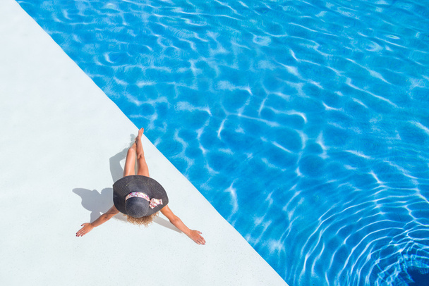 beautiful tanned sporty slim woman relaxing in swimming - Фото, зображення