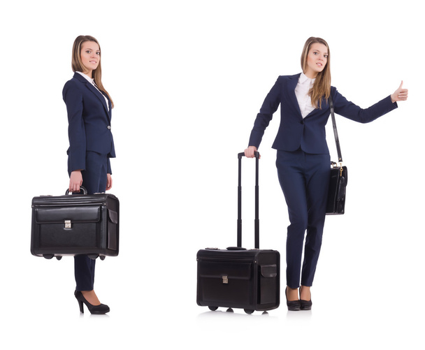 Jonge zakenvrouw met koffer geïsoleerd op wit - Foto, afbeelding