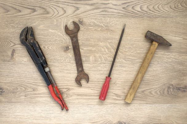 Старі інструменти на дерев'яному фоні
 - Фото, зображення
