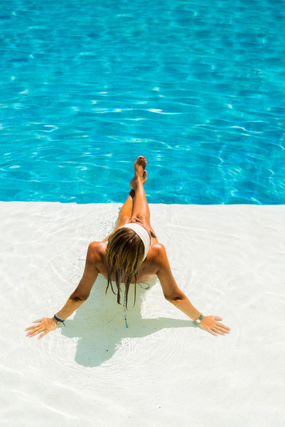 Woman in the pool - Foto, Imagen