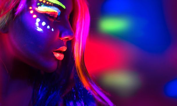 Fashion model woman in neon light - Φωτογραφία, εικόνα