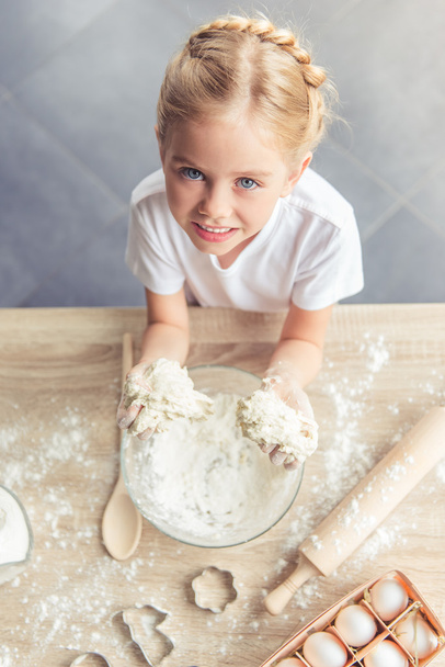 Little girl baking - Fotoğraf, Görsel