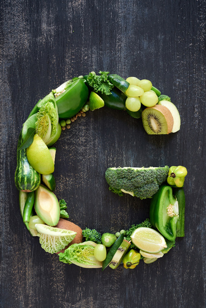 letter made of green raw food  - Foto, Imagem