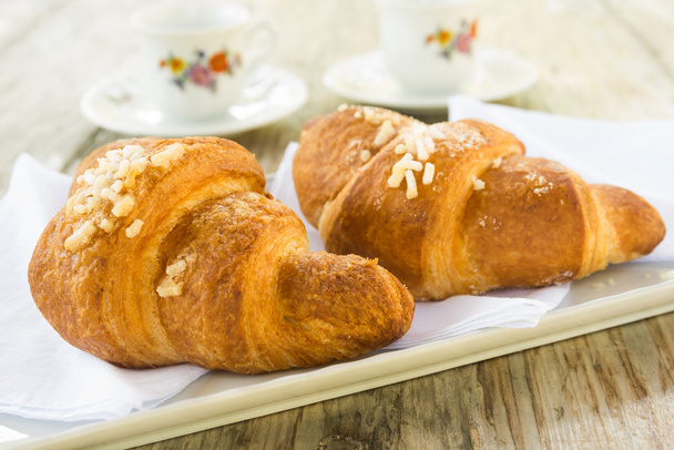 Croissants recién horneados - Foto, Imagen