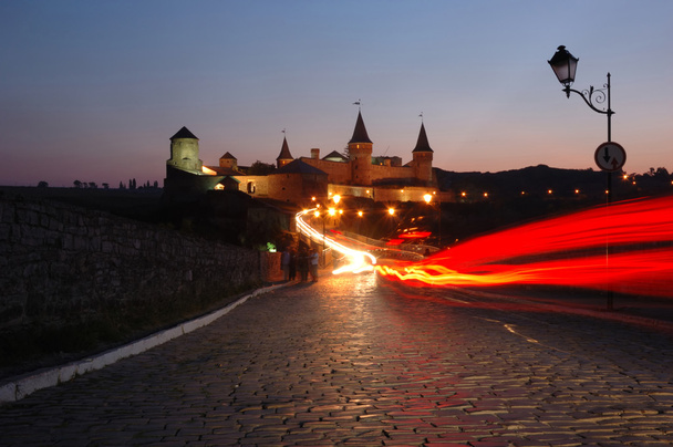 Vue de nuit de la vieille forteresse
 - Photo, image