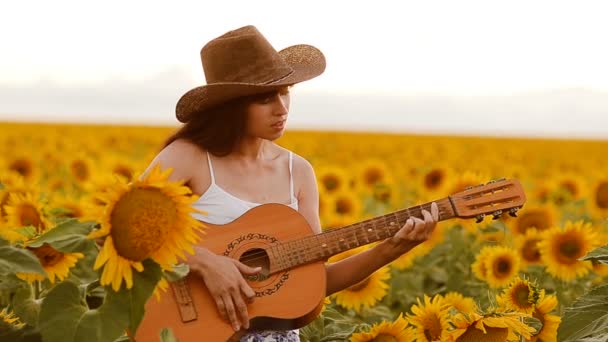 Mädchen mit einer Gitarre - Filmmaterial, Video