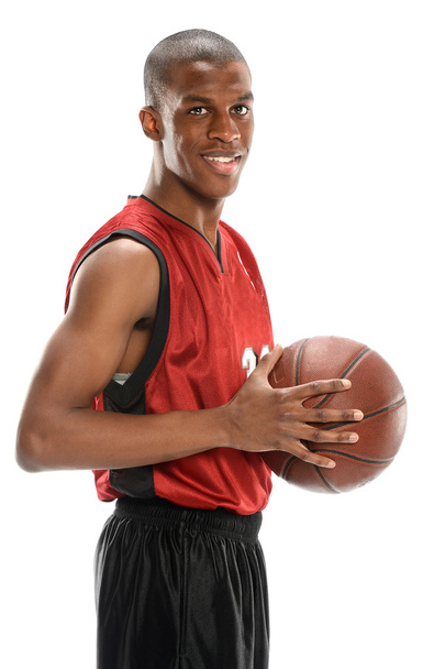 Молодой баскетболист улыбается
 - Фото, изображение