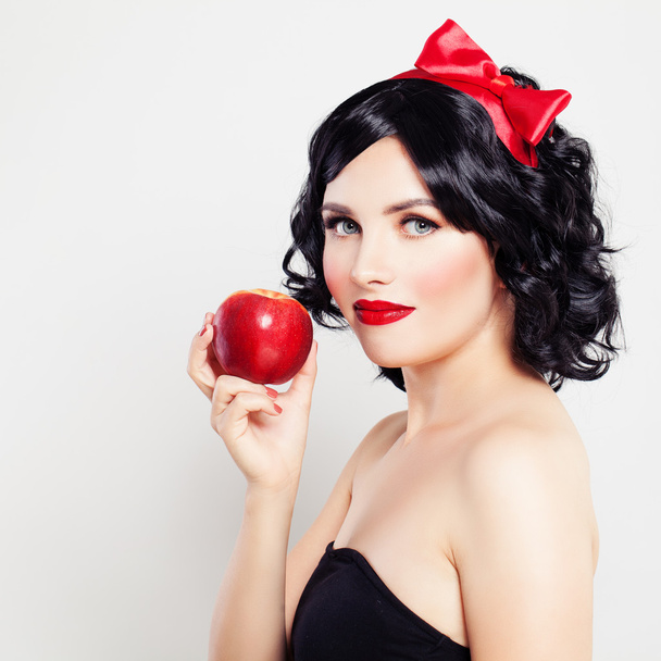 Beautiful Brunette Woman with Red Apple - Foto, Imagem