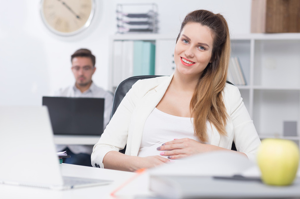 Being pregnant at work - Foto, Imagen